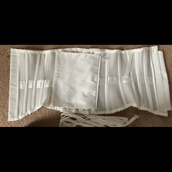 White Corset 💕❤️🤩 - Picture 7 of 8